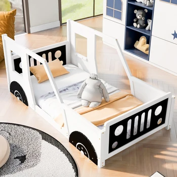 Белая двухразмерная классическая кровать-платформа в форме автомобиля на колесиках, легко монтируемая для мебели для спальни в помещении.