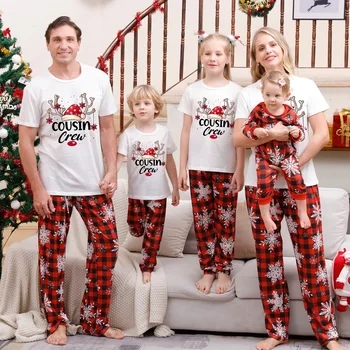 Новая мода 2023 года, подходящая одежда для родителей и детей, пижамный комплект с коротким рукавом и круглым вырезом, Рождественские комплекты одежды для всей семьи 
